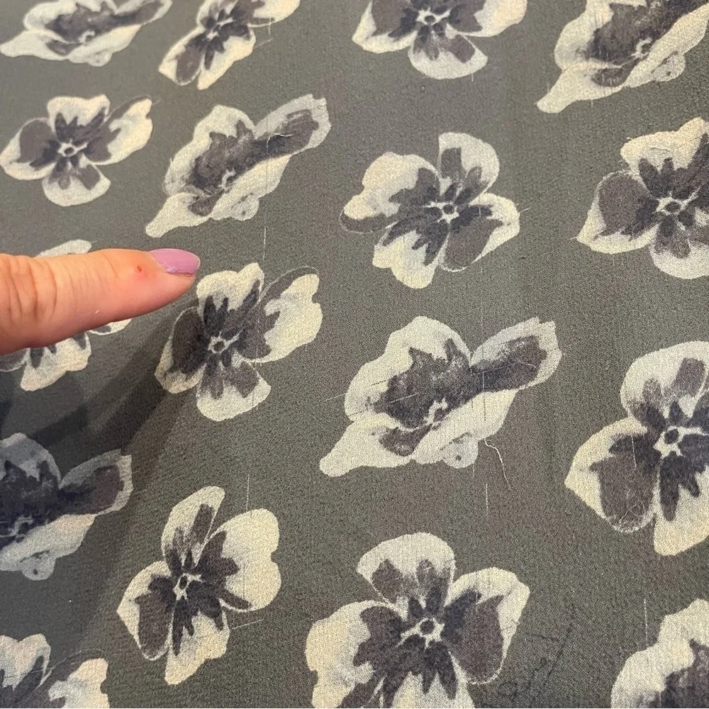 Tory Burch 100% silk Gray floral print blouse Womens size 10 Lined Logo prints